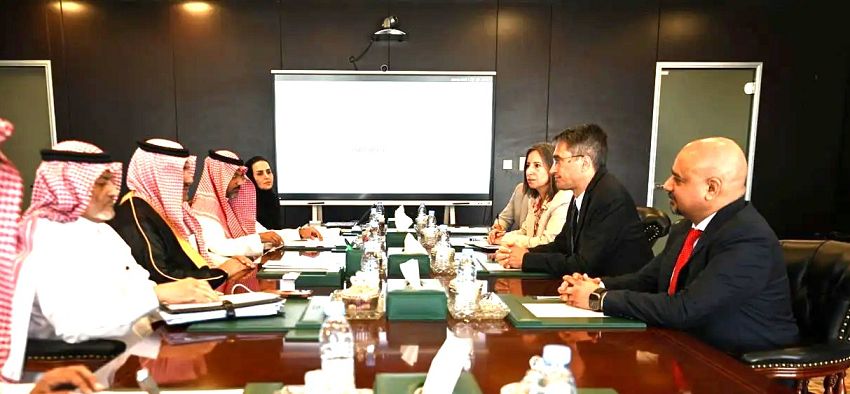 السفير السعودي ال جابر يبحث مع هذه الجهة المشاريع وعلى راسها طريق العبر وهيجة العبد 