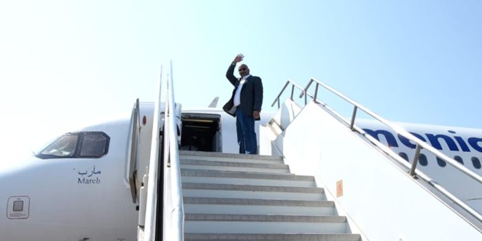 للمشاركة في قمة المناخ.. طارق صالح يغادر في أولى رحلات الخطوط الجوية اليمنية من مطار المخا الدولي