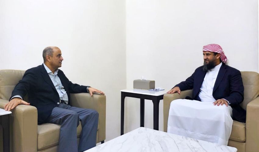 عضو المجلس الرئاسي اليمني عبدالرحمن  المحرّمي يلتقي رئيس الوزراء ويؤكد دعم مجلس القيادة للإصلاحات الاقتصادية والخدمية 