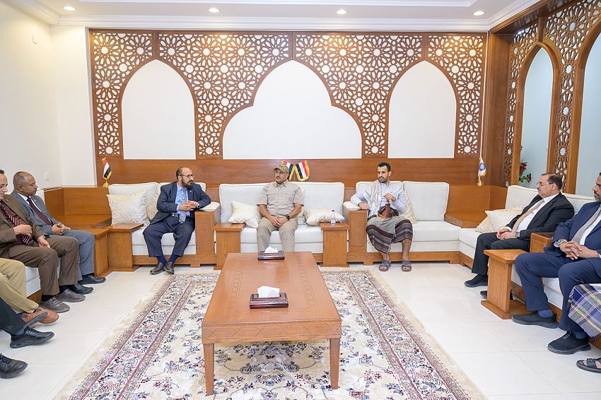 خلال لقائه اليوم عدد من امناء عموم وممثلي الأحزاب السياسية .. طارق صالح يكشف اليوم الخميس عن موقفه من الحرب التي يشنها الانتقالي الجنوبي 