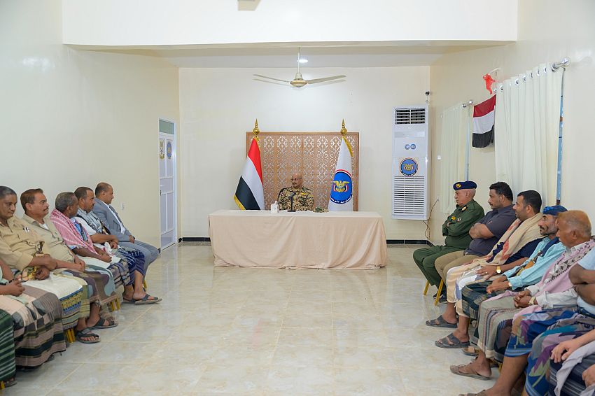 أعلن عن مشاريع تعليمية في المخا.. طارق صالح: سنعاود العمل بمشروع مياه الشيخ زايد لمدينة تعز