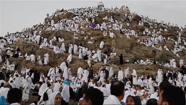 لأداء الركن الأعظم من الحج .. حجاج اليمن يصعدون إلى عرفات