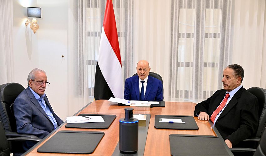 للتشاور حول مستجدات الأوضاع في حضرموت اليمنية .. الرئيس العليمي .. يؤكد التزام الدولة بتلبية المطالب المشروعة لأبناء حضرموت 