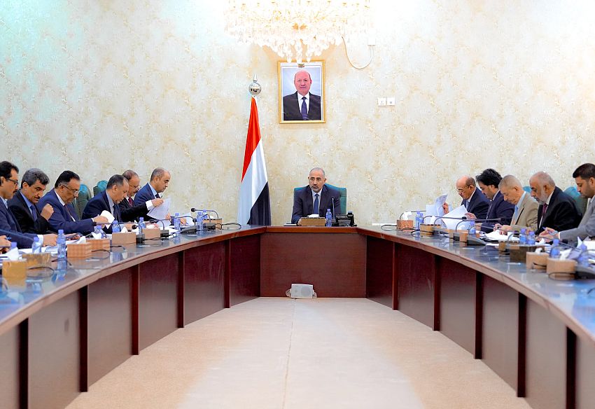 برئاسة اللواء عيدروس الزُبيدي .. لجنة الموارد تؤكد مواصلة الإصلاحات وتحذّر من محاولات التلاعب بأسعار الصرف