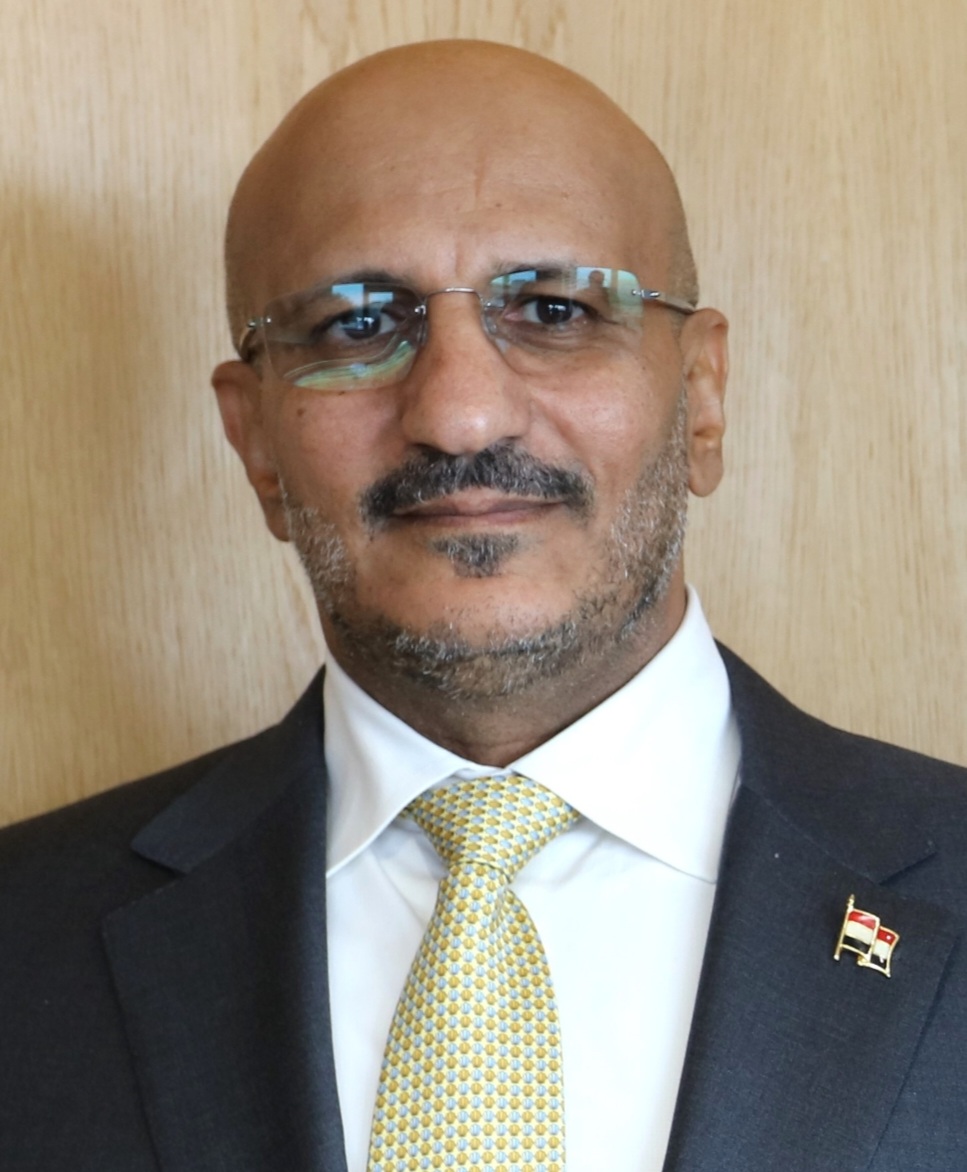 طارق صالح يجدد العهد للشعب اليمني بانه باق على العهد واستعادة الدولة وعاصمتها صنعاء 
