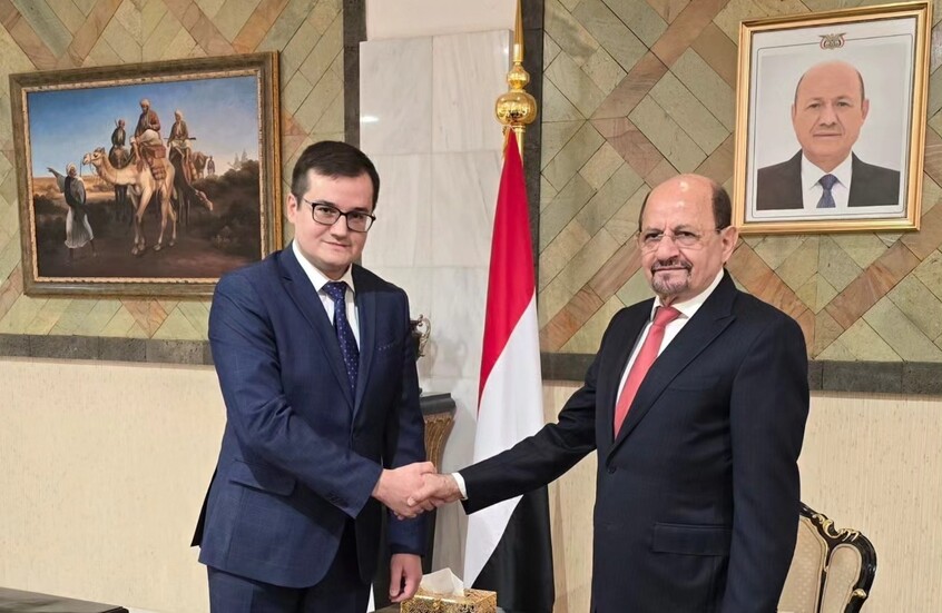 وزير الخارجية اليمني يتسلم أوراق اعتماد السفير فوق العادة والمفوض لروسيا الاتحادية يفغيني كودروف