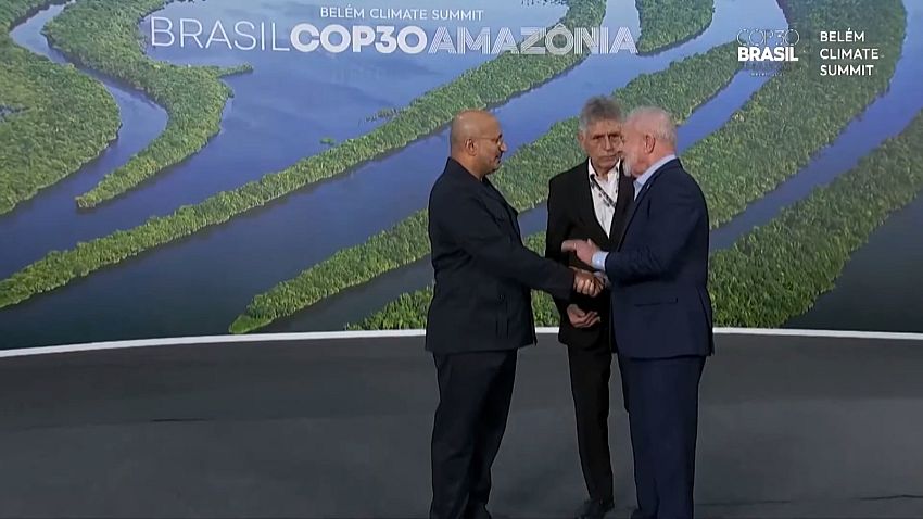 للمشاركة في قمة المناخ .. طارق صالح يصل إلى البرازيل