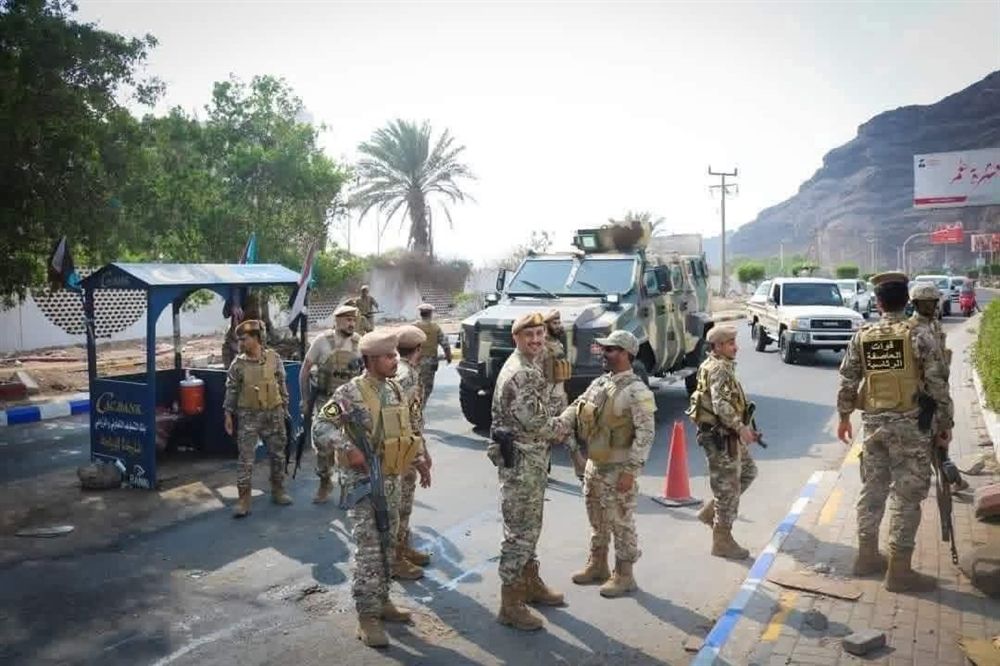 مليشيا الانتقالي الجنوبي تسيطر على قصر معاشيق في عدن وعيدروس الزبيدي يوعز حمايته لهذه القوات وسياسيين يؤكدون على وقوع حدث فاصل ومهم في اليمن بدعم دولي (صورة)