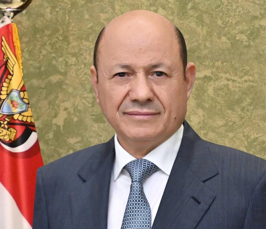 للتهنئة بمناسبة عيد الاضحى المبارك .. الرئيس العليمي يهاتف الرئيس السابق ونائبه