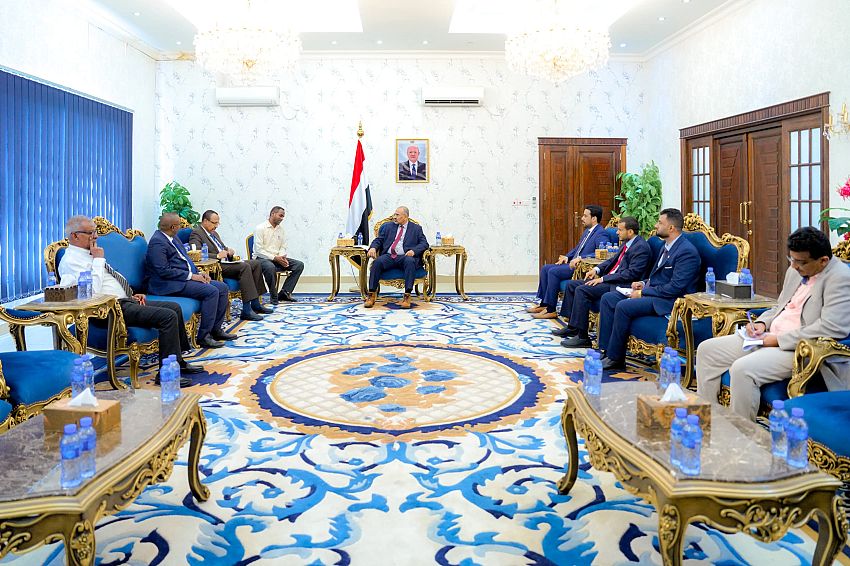 من العاصمة عدن .. اللواء الزُبيدي يُحذر من تنامي التخادم بين مليشيات الحوثي وحركة الشباب الصومالية وتنظيم القاعدة