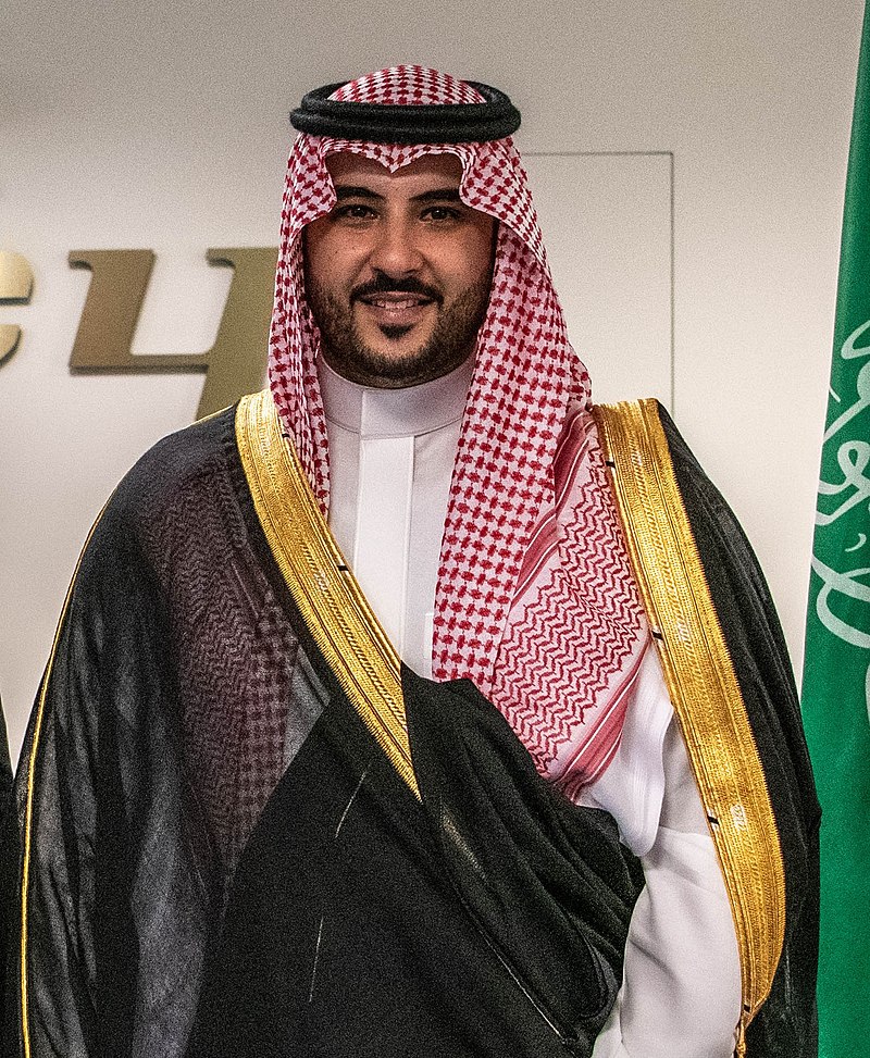 وزير الدفاع السعودي الأمير خالد بن سلمان بن عبدالعزيز يطمئن على صحة عضو مجلس القيادة طارق صالح