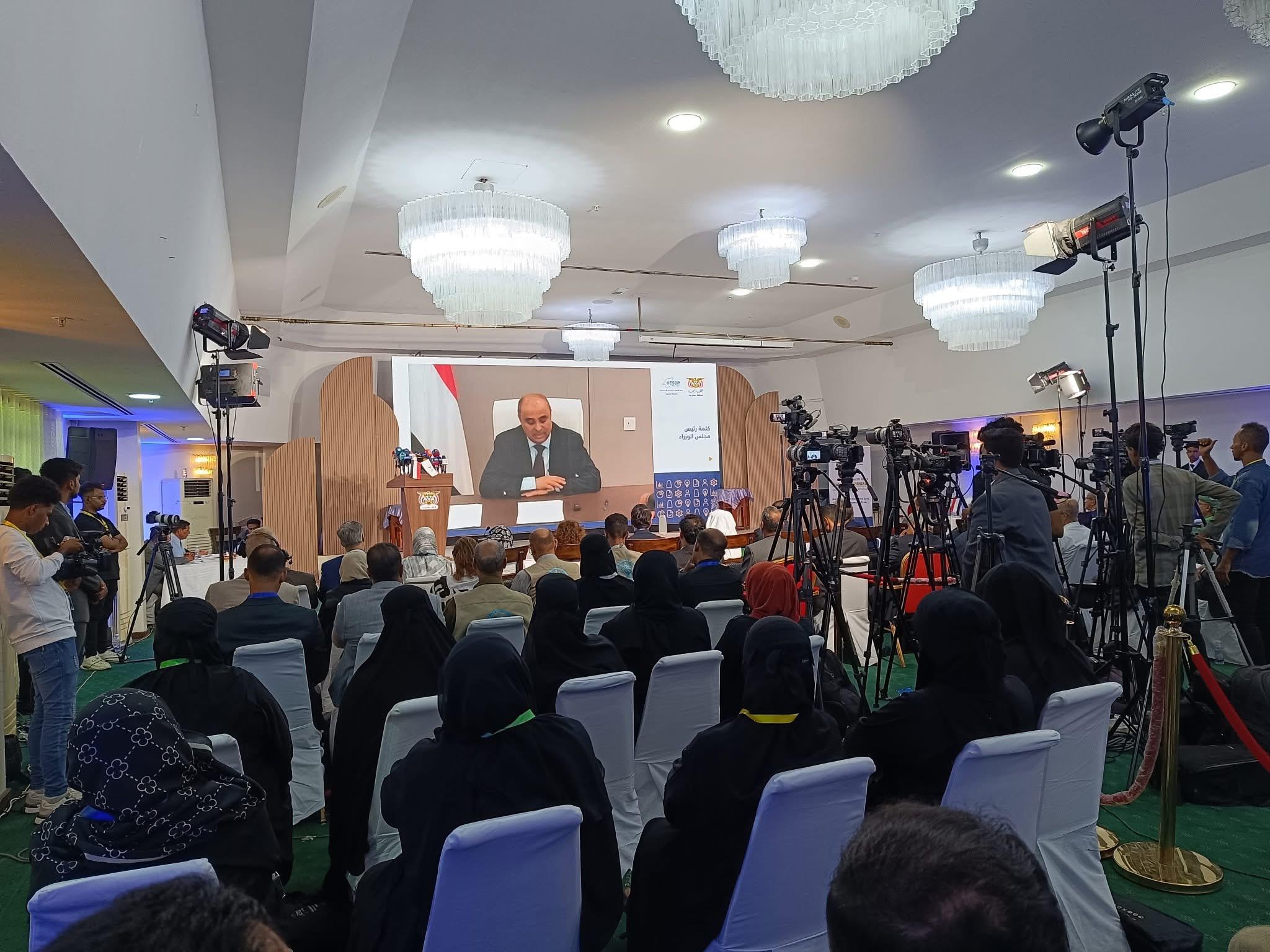 رئيس الوزراء اليمني بن بريك يدعو في كلمته اليوم  أبناء حضرموت الى نبذ الخلافات والالتفاف حول مشروع جامع يعالج الاختلالات