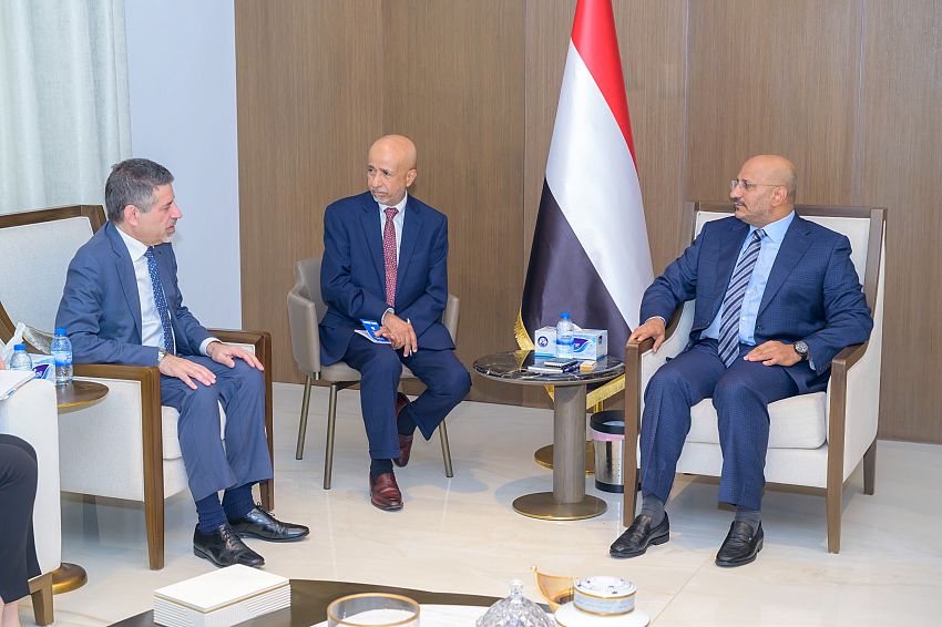 طارق صالح يناقش مع السفر الامريكي تطورات الاوضاع في اليمن