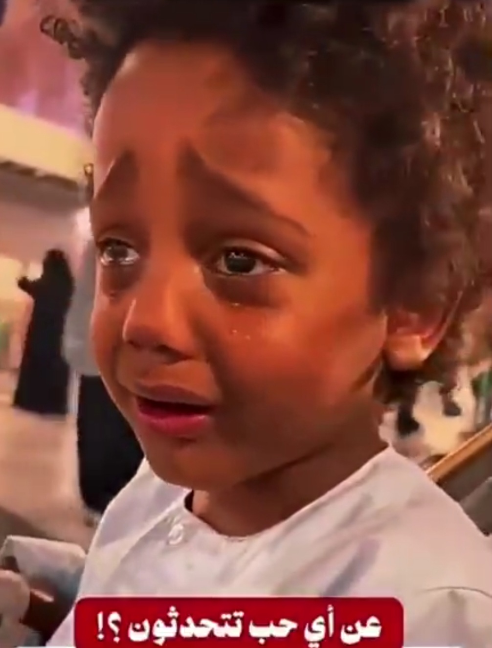 بعد مشاهدته لمقطع فيديو مؤثر جدا لطفل سوداني .. كاتب سعودي يغرد بقصيدة شعرية وهذا ما قاله 