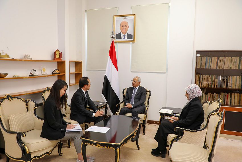 نائب وزير الخارجية وشؤون المغتربين مصطفى نعمان يبحث مع السفير الياباني العلاقات الثنائية 