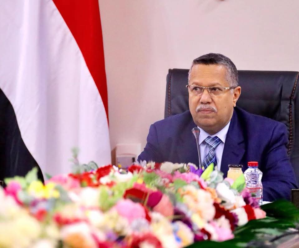 في برقية التهنئة التي بعث بها بذكرى ثورة اكتوبر .. قنبلة مدمرة للحوثي ونهاية حتمية بعد دعوة الدكتور أحمد عبيد بن دغر لرئيس مجلس القيادة واعضاء المجلس بهذا العمل  