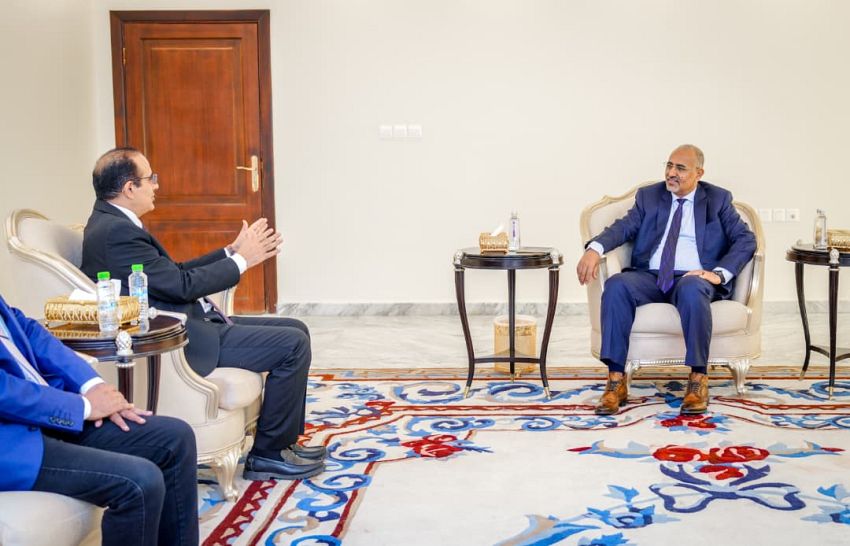 من قصر معاشيق .. اللواء الزُبيدي يطّلع على الوضع الصحي في عدن والمحافظات المحررة