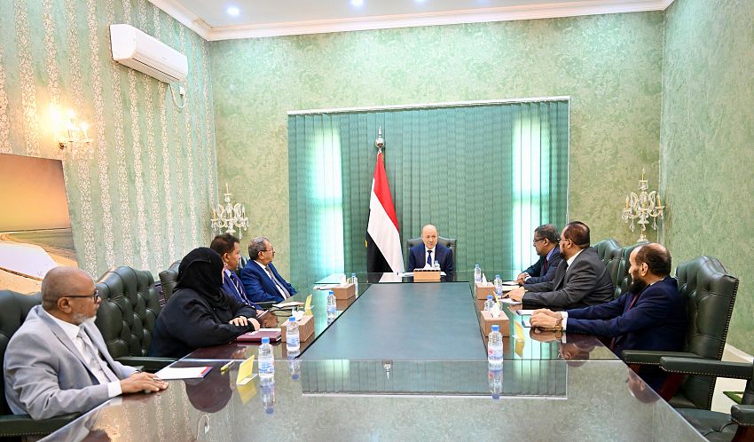 الرئيس العليمي يلتقي مجلس القضاء الاعلى بالعاصمة المؤقتة عدن ويؤكد على استقلالية القضاء وعدم التدخل في شئونه 