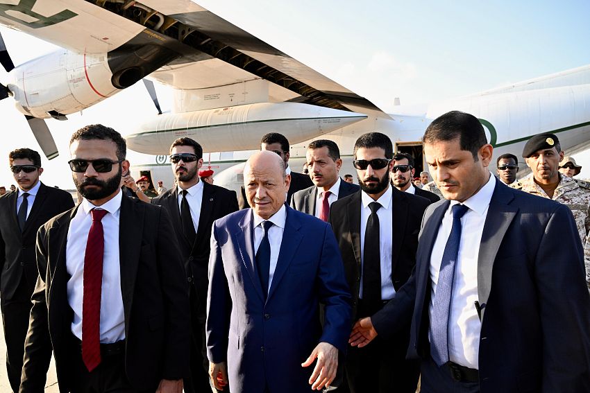 الرئيس العليمي يعود الى عدن ويشيد بالدعم السعودي والإماراتي المستمر لليمن ويؤكد على معركة الخلاص 