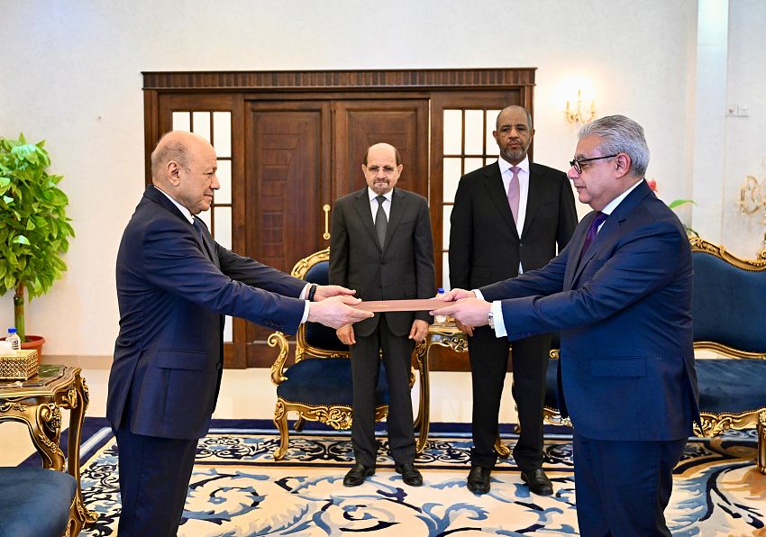 الرئيس العليمي يتسلم أوراق اعتماد عدد من سفراء الدول الشقيقة والصديقة