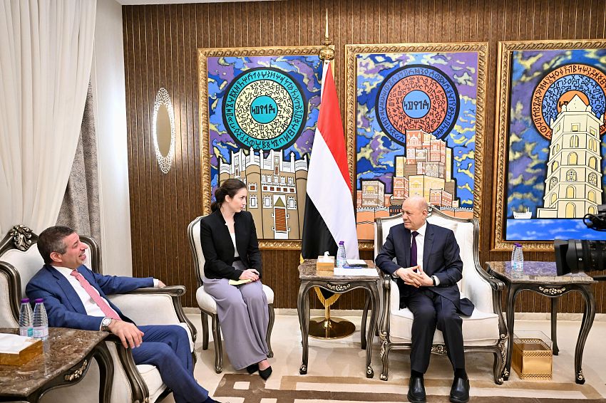 خلال استقبال الرئيس العليمي له .. السفير الأمريكي يكشف عن موقف الولايات المتحدة الأمريكية من الأحداث الأخيرة 