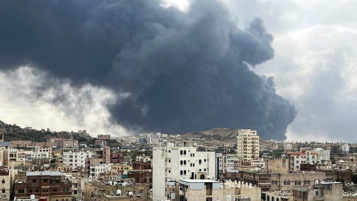 الجيش الإسر...ائيلي: زوارق بحرية استهدفت بنى تحتية حوثية للطاقة باليمن 