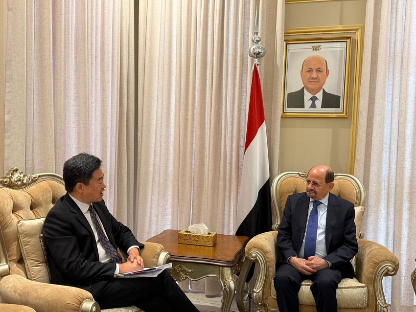 وزير الخارجية وشؤون المغتربين الدكتور شائع الزنداني يلتقي القائم بأعمال سفارة جمهورية الصين الشعبية