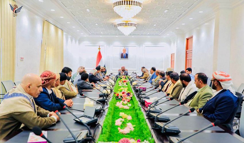 نائب رئيس مجلس القيادة الرئاسي اللواء سلطان العرادة يلتقي قيادات فروع الأحزاب السياسية في مأرب