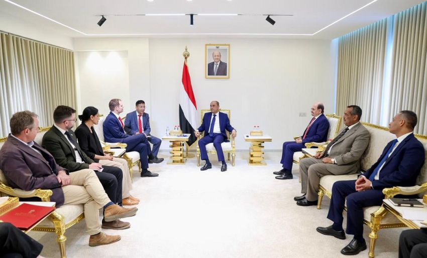 رئيس الحكومة اليمنية يعقد في عدن جلسة مباحثات مع وزير الدولة البريطاني