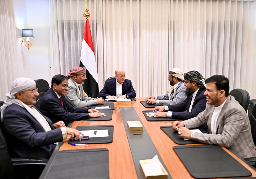في اجتماع لاعضاء المجلس الرئاسي اليمني وبرئاسة الرئيس العليمي .. المجلس الرئاسي اليمني يصدر بيان هام يوضح مستجدات الاحداث والمعالجات (نص البيان)