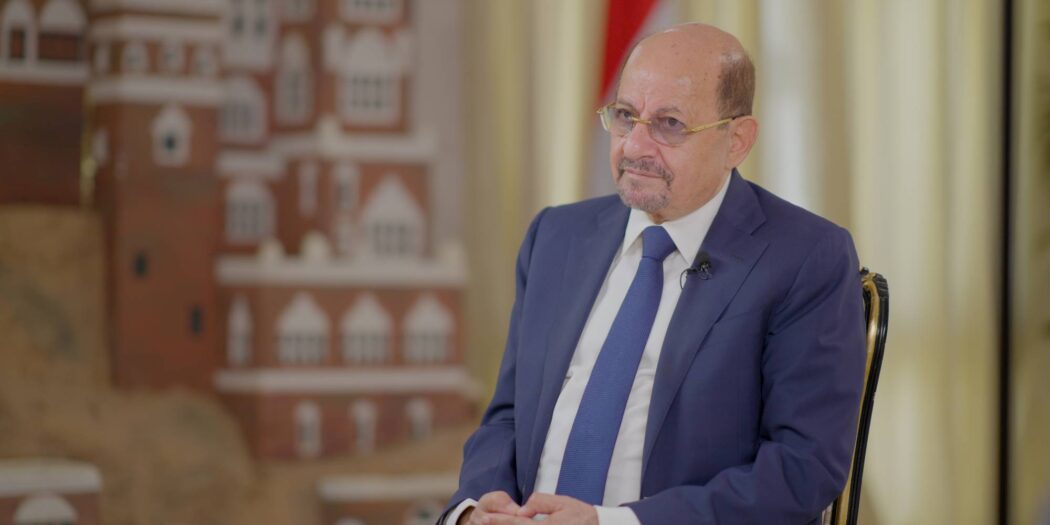 وزير الخارجية اليمني الدكتور شائع الزنداني في حوار موسع له مع صحيفة الشرق الأوسط يشيد بالدور السعودي ويزف بشرى للشعب اليمني قريبا شاهد ما جاء في هذه المقابلة