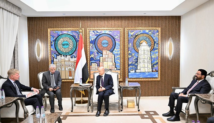 الرئيس العليمي رئيس مجلس القيادة يؤكد اهمية تفكيك البنية العنصرية والعسكرية للمليشيات كسبيل لتحقيق السلام المستدام