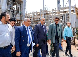 في نشاط رئاسي غير مسبوق .. نائب رئيس مجلس القيادة الرئاسي اليمني اللواء الزُبيدي يتفقد سير الأعمال الجارية لإعادة تشغيل مصافي عدن