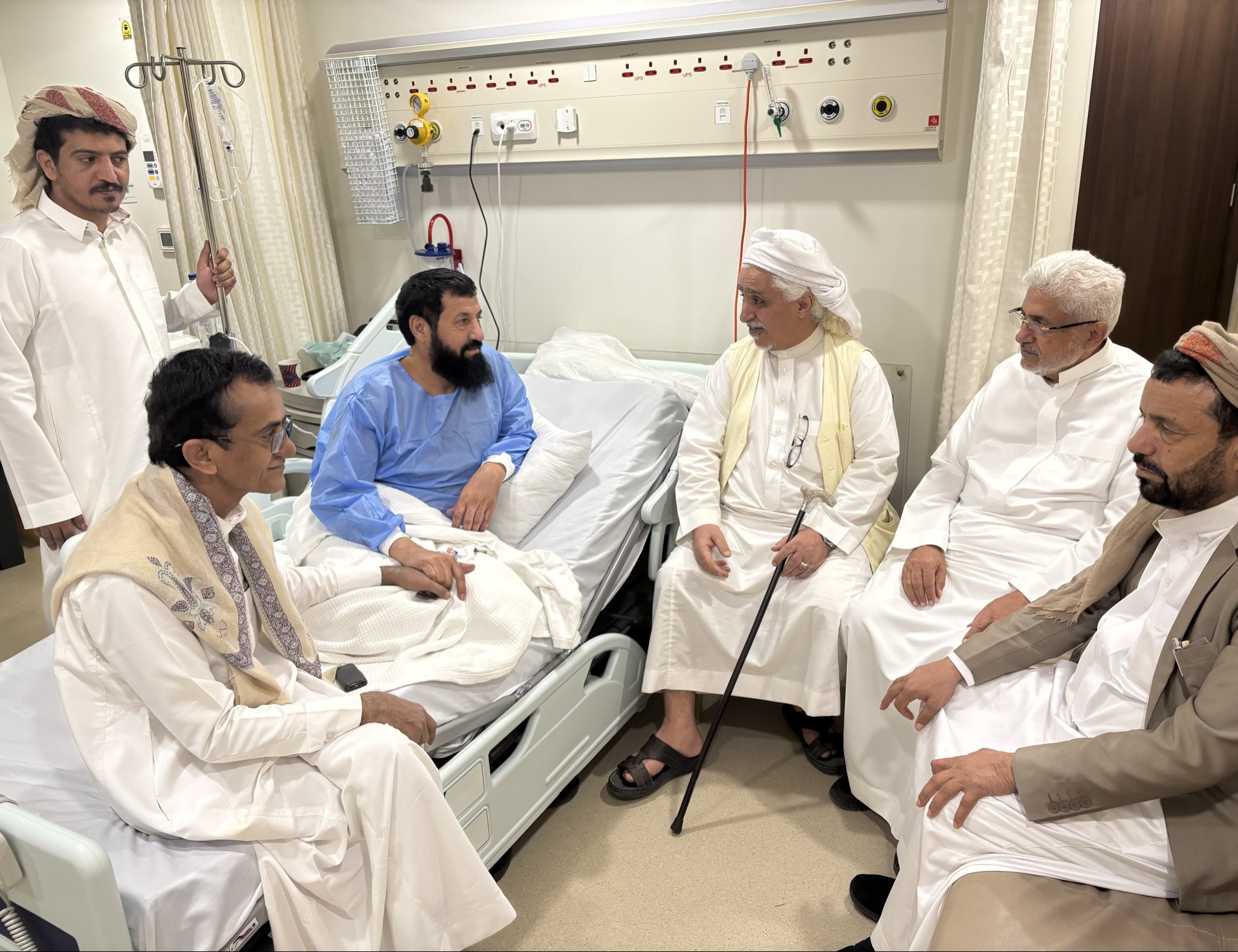 بن زبع يكشف عن زيارة لشخصية وهامة من اصحاب المواقف التي لها صولات وجولات في المواقف اليمنية (الاسم والصورة)