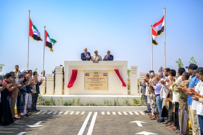 انجازات وعطاء مستمر .. طارق صالح يفتتح ويتفقد ويضع حجر الأساس لعدد من المشاريع الجبارة 