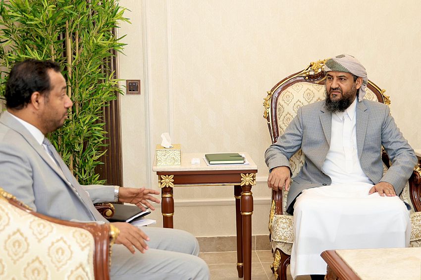 اليمن : المحرّمي يلتقي وزير التربية والتعليم ويؤكد على اهمية إيجاد استراتيجية مستدامة لاستئناف التعليم وضمان حقوق المعلمين