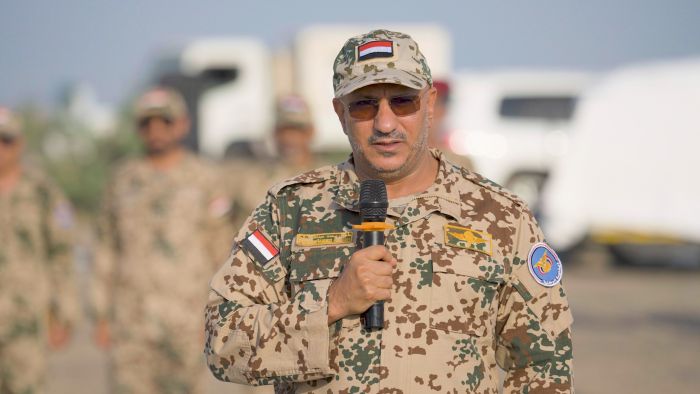 بطل التحرير .. طارق صالح يوجه اقوى رسالة عسكرية للحو...ثيين