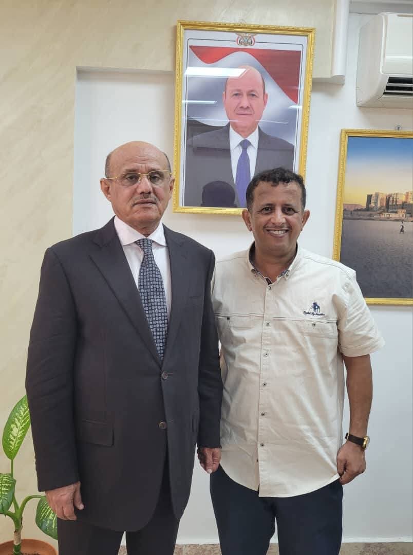 ذهب بعين الصحافة وعاد بها .. فتحي بن لزرق يقدم للمواطنين وللشعب اليمني باكمله هذه الزيارة الى هذه الجهة الهامة ويكشف حقائق لطالما الشعب انتظرها تفاصيل 