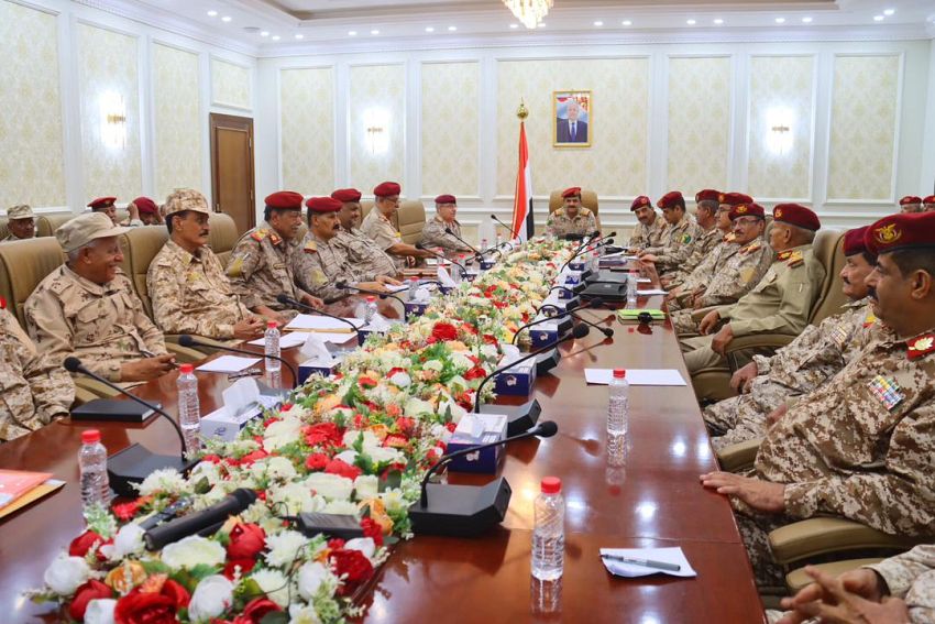 وزير الدفاع الفريق الركن محسن الداعري يعقد اجتماعا موسعا بقيادة وزارة الدفاع ورؤساء الهيئات ومدراء الدوائر