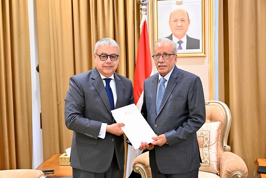الرئيس العليمي يتلقى دعوة من رئيس جمهورية مصر العربية لحضور افتتاح المتحف المصري الكبير