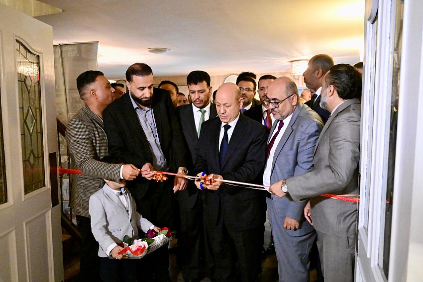 الرئيس العليمي رئيس مجلس القيادة يفتتح في نيويورك المعرض اليمني للكتاب والفنون التشكيلية والفوتوغرافية