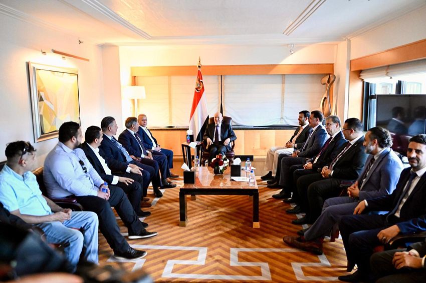 الرئيس العليمي رئيس مجلس القيادة يلتقي قيادات الجالية اليمنية في الولايات المتحدة