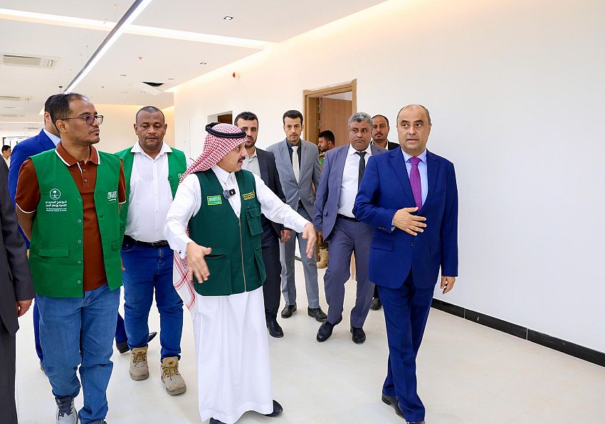 بالعاصمة المؤقتة عدن .. رئيس الوزراء يطلع على الترتيبات النهائية لافتتاح مشروع مبنى رئاسة الوزراء