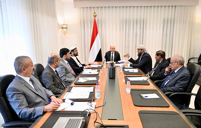 برئاسة الرئيس العليمي .. اجتماعات المجلس الرئاسي اليمني بحضور رئيس الوزراء ومحافظي المحافظات اليمنية يؤكد على هذه تنفيذ هذه التوجيهات العامة 
