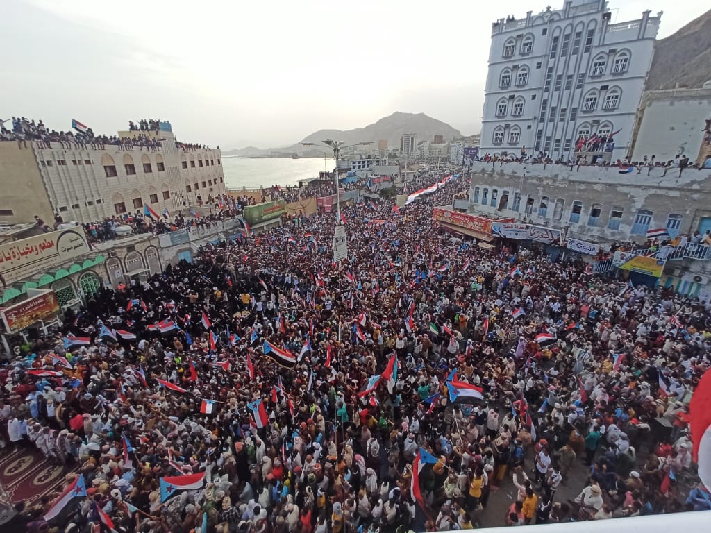 اليمن : الانتقالي يسيطر على حضرموت وزيارة مرتقبة لعيدروس الزبيدي إلى المكلا