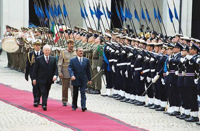 الرئيس اليمني علي عبدالله صالح يصل العاصمة الايطالية روما 2000م