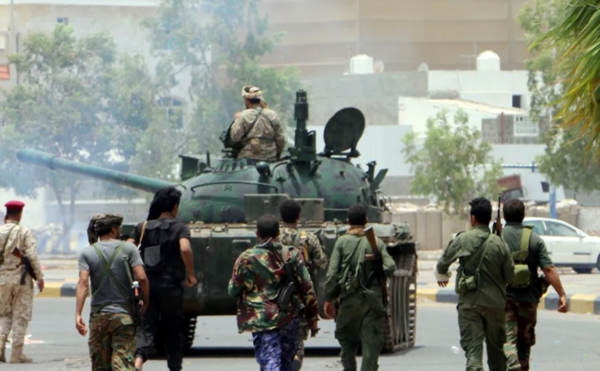 تعليق عمل المؤسسات الحكومية في العاصمة عدن حتى يتم استعادتها بما فيها مطار عدن الدولي