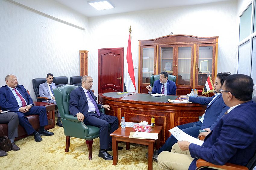 رئيس الوزراء اليمني الدكتور أحمد عوض بن مبارك يؤكد على رفع تقارير عن مستوى تنفيذ المصفوفة الخاصة بمحافظة حضرموت