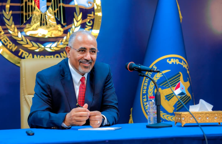 عيدروس الزبيدي يضحك فرحا ويؤكد بان الجنوب اليمني يقف أمام مرحلة مصيرية ووجودية (صورة)