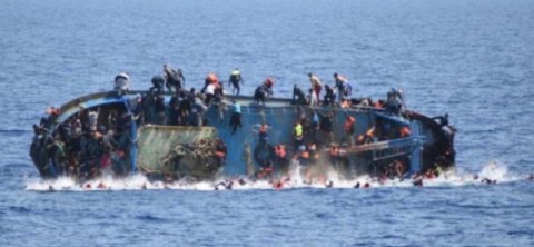 وفاة 38 مهاجرا أفريقيا بعد غرق قارب قبالة سواحل شبوة باليمن